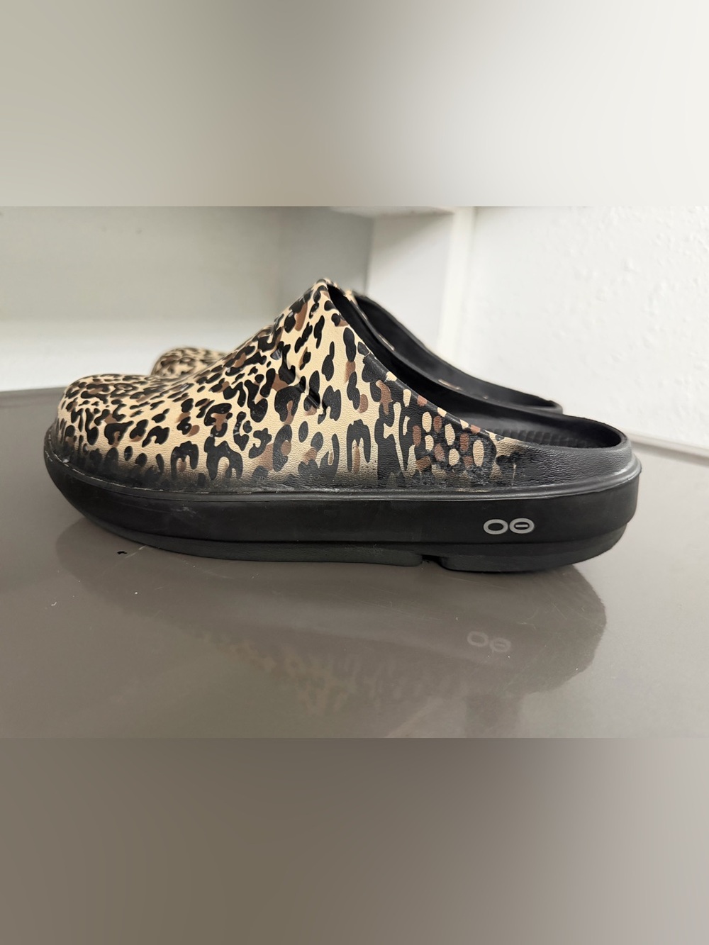 OOFOS Leopard Print Slide Clog in Black and Tan